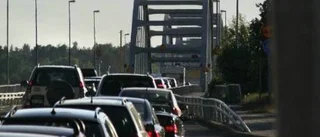 Krock på Bergnäsbron - långa köer