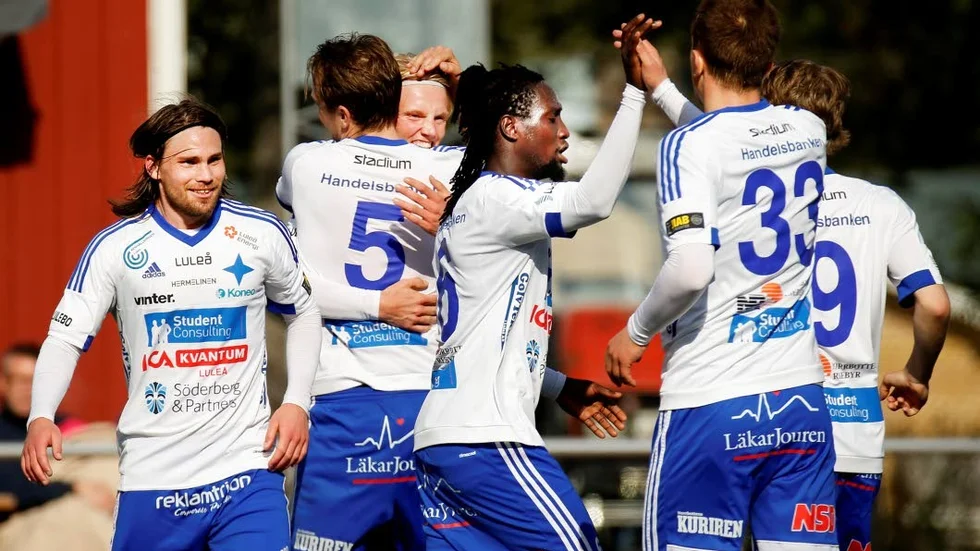 Seger. IFK Luleå vann enkelt hemma mot Huddinge. Efter ett taktiskt drag från tränaren Fredrik Waara.