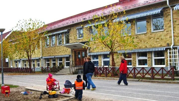 Biblioteksflytt. Nu höjs röster mot att Töre bibliotek ska inhysas i Töreskolan.