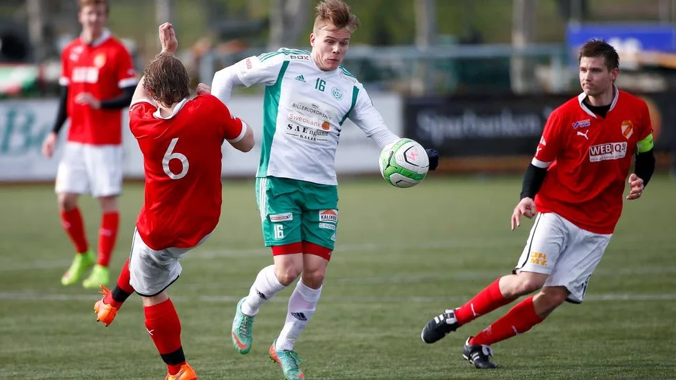 Förlust. Målskytten Niclas Nilsson, till höger i bild, och hans Hemmingsmark åkte på en 1–2-förlust borta mot Rönnskär.