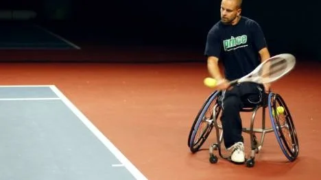 Peter Wikström, OS-silvermedaljören i rullstolstennis, trappar ned på tävlandet - men inte på träningen. "Planen är att flytta hem till Piteå i januari, börja plugga i Luleå och träna under Piteås tränare Jens Nilsson", säger Peter. (Arkivbild)