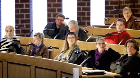 Antalet förtroendevalda blir allt färre liksom antalet partimedlemmar. Därmed ökar avståndet mellan valda och väljare. (Arkivbild)