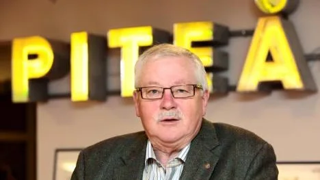"Jag tycker vi har en produkt som är värd de biljettpriser vi satte. Men höjningen blev för dramatisk så nu justerar vi priserna", säger Berndt Siljemark som är ordförande för Piteå IF:s damfotboll.