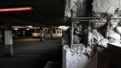 Tidsplanen har sedan länge spruckit kring p-husprojektet Löjan. Ärendet har än en gång överklagats och nu till kammarrätten i Sundsvall.