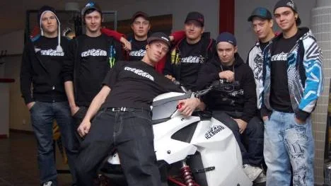 Killarna i Icebound. Från vänster Tommy Stenberg, Patrik Håkansson, Nicklas Larsson, Jörgen Flykt, Johnny Lundberg, Fredrik Andersson, Jakob Persson och Jimmy Johansson.