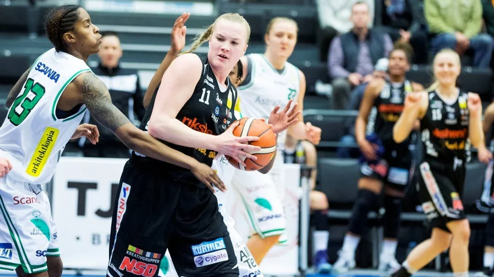 Tillbaka. Allis Nyström var tillbaka efter sin skada och var en av Luleås ledande spelare på planen.