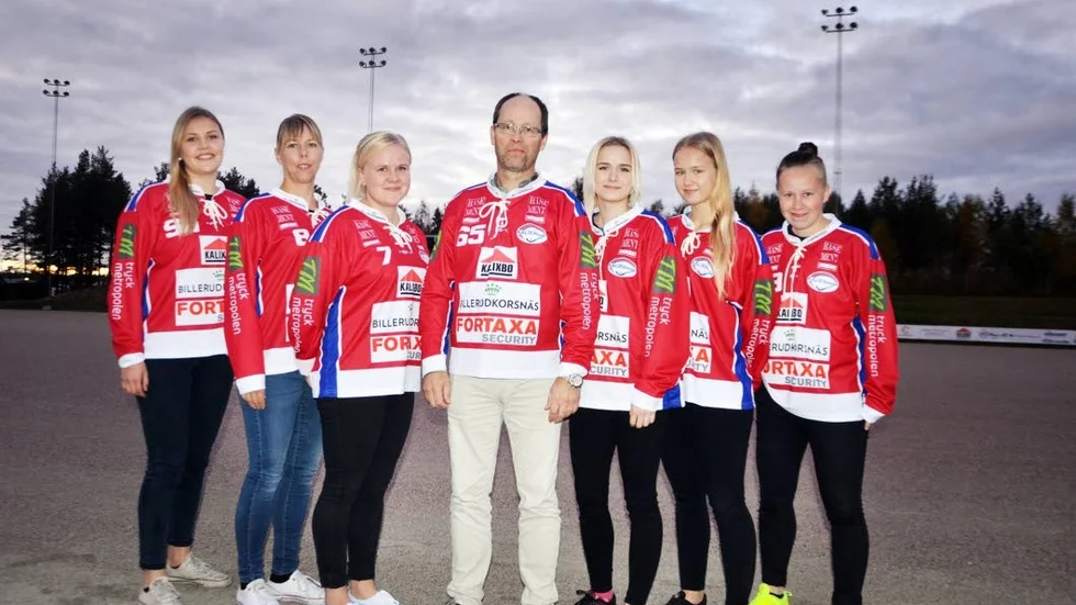 Nya. Tytti Segerman, Katja Eklund, Heta Huhtaniska, Jan Olsson, Susanna Lehosmaa, Nina Lehosmaa, Sara Huhtaniska.
