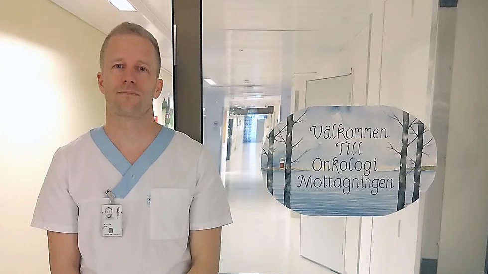 Onkologen Marcus Innala föreläser om bröstcancervården under tisdag kväll "Tillsammans mot cancer" som arrangeras av patienten Mikaela Hjärtström.
