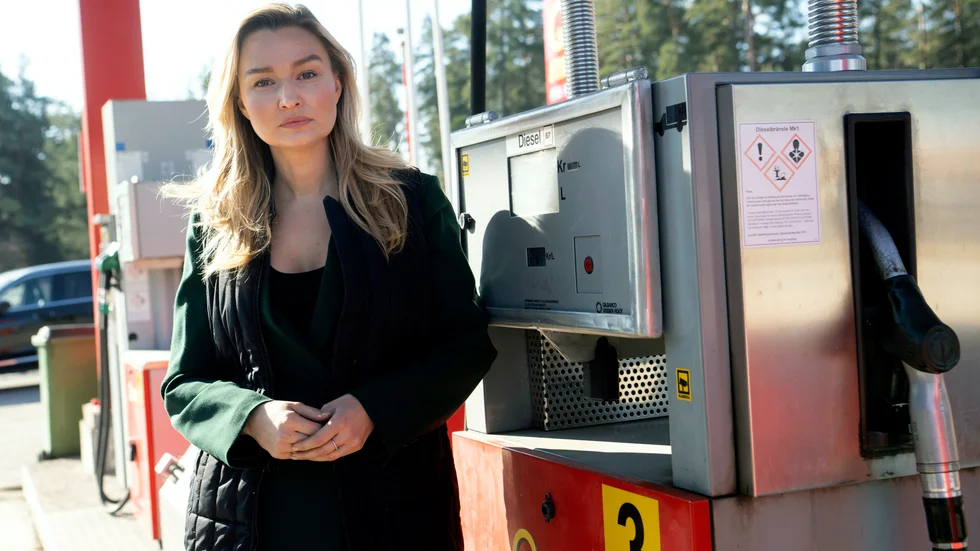 Löften. I valrörelsen lovade Ebba Busch (KD) stora prissänkningar vid pump, men hittills har regeringen haft svårt att leverera på det löftet.