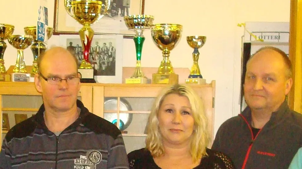 Från vänster. Tomas Högström, kassör, Fia Alamäki, sekreterare och Tore Svedlund, ordförande leder Seskarö IF:s verksamhet under 2016.
Foto: Karl-Erik Nyström