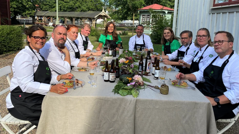 Det var de, och några till som saknas på bilden som skapade Östergötlands andskapsmåltid. Från vänster: Maria Pettersson, Marcus Andersson, Mia Bremer, Daniel Blomqvist, Louise Ridderström, Peo Jonsson, Victoria Kahnborg‐Edoff, Andreas Johnsson, Mikaela Andersson, Thomas Gustafsson.