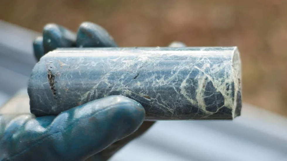 Främst handlar analyserna om guld, järn och basmetaller och på senare år har efterfrågan ökat när det gäller sällsynta jordartsmetaller och batterimineraler.