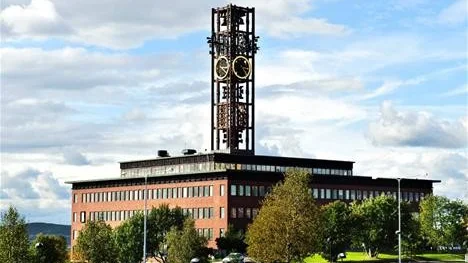 ÖVERKLAGAS. Turerna fortsätter och nu överklagas Kiruna stadshus framtid till kammarrätten. Kommunen vill upphäva byggnadsminnesmärkningen men länsstyrelsen och förvaltningsrätten var inte med på noterna.