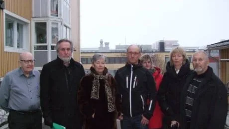 VILL STOPPA. Grannarna närmast det planernade storkontoret på Granngårdens gamla tomt vill stoppa bygget. Rudolf Lindgren, Ulf Andersson, Solveig Stralström, Ulf Lindström, Anne-Marie Isakson, Birgitta Åström och Lars-Gösta Wennberg representerar tre bostadsrättsföreningar.