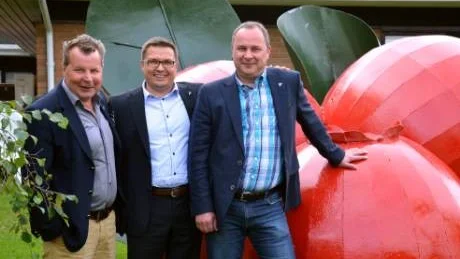 BYTE. Före detta vd:n Tommy Innala, nye vd:n Pasi Anttila, vice vd Jukka Kristo.