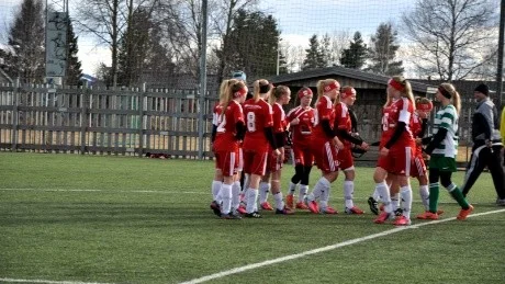 nöjda gäster. Gammelgården kom till Luleå och snurrade upp hemmalaget Gammelstad med hela 7–0. Och gästerna hade också två stycken tvåmålsskyttar.Foto: Josefin Hellberg