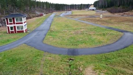 SLUT MED GRÖNGRÄSET? Förutsättningarna att förlänga säsongen för längdåkarna vid Pagla skidstadion ska utredas.