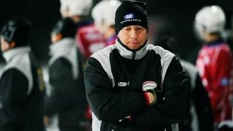 Besviken. Tränare Rönnqvist trodde inte sina ögon när Kalix missade chans på chans i förlustmatchen mot Broberg.