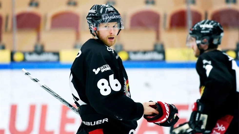 Linus Klasen trivs med sin nye kedjekamrat Lucas Wallmark.