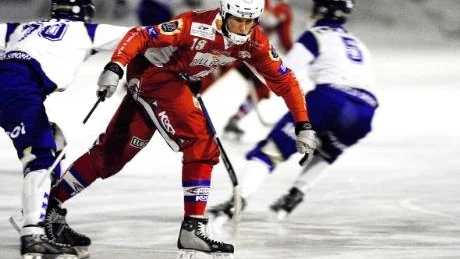 NYTT VÄNTAR. John Nilsson och de andra spelarna i Kalix Bandy hade ingen chans i årets kval till elitserien. Nu flaggar klubbledningen för förändringar i värvningsstrategin.