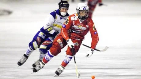 BLIR KVAR. Fredrik "Skuggan" Wikström har bestämt sig för att spela med Kalix Bandy ett år till.