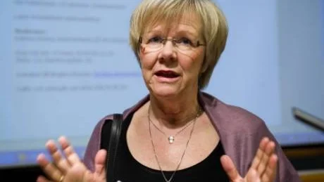 MEGADUMT. LO-ordförande Wanja Lundby-Wedin (S) fortsätter att försvaga sin organisation genom att bedriva partipolitiska kampanjer.