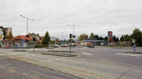RÅNAD. Här på Garnisonsgatan i centrala Boden blev en man i torsdags kväll först misshandlad och sedan också rånad.
