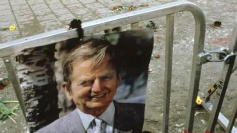 I dag är det tjugofem år sedan statsminister Olof Palme sköts i korsningen Sveavägen-Tunnelgatan.