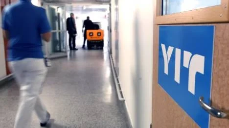 I våras vann storkoncernen YIT AB landstingets upphandling av vaktmästeriet på sjukhuset i Piteå. I efterhand fick YIT tillstånd att ta in Samhall som underentreprenör. Kontentan blir att de nuvarande vaktmästarna blir arbetslösa.