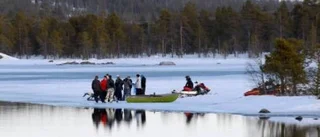 Ofrivilligt isbad för skoterförare