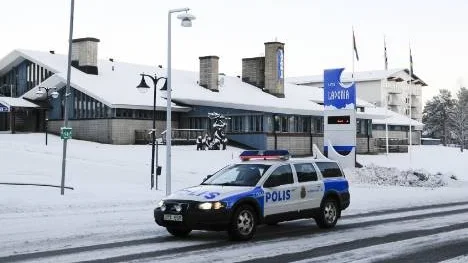 Polisen har ingen misstänkt för överfallsvåldtäkten i närheten av Hotell Laponia natten mot söndag och vädjar om tips. "Nu hör vi vittnen. Folk som har befunnit sig ute och som kan ge några uppgifter", säger utredaren Anna-Karin Bengtsson vid polisen.
