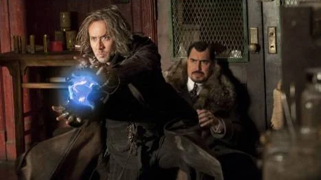 Nicolas Cage har händerna fulla i en duell med Alfred Molina i "Trollkarlens lärling".