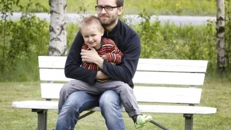 Niklas Svenlin, Trundön, känner stor oro inför hur hans son Loves arbetsmiljö ska bli på förskolan med ytterligare försämringar: "Det känns som att det kan bli en väldigt stressig miljö för barnen"