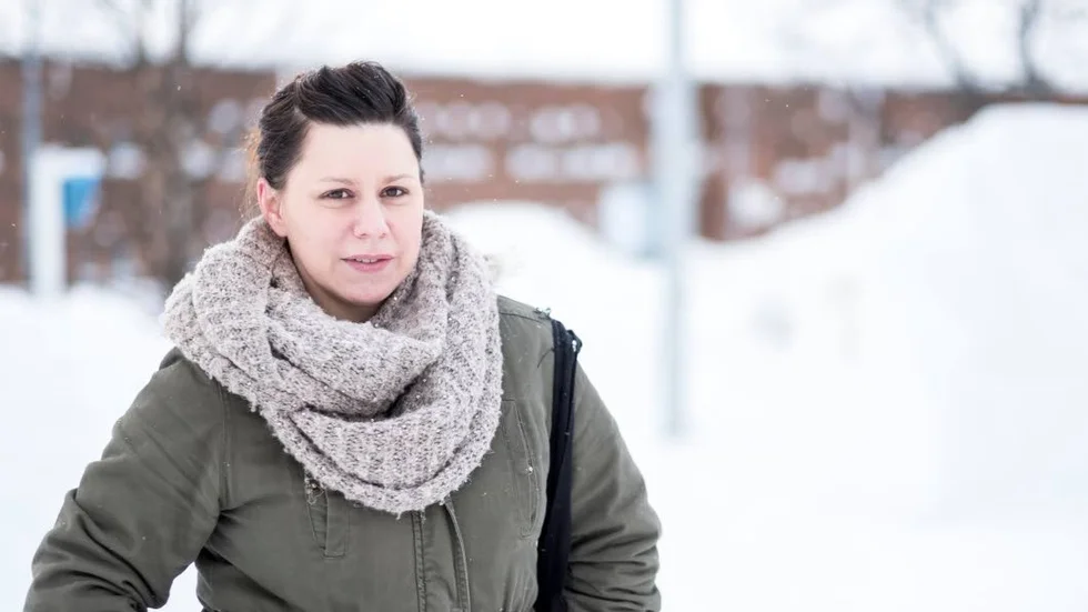 Birgitta Henriksson-Lindmark, 42, välkomnar Skolinspektionens beslut att förelägga Kiruna kommun med ett vite om 600 000 kronor om man inte kommer till rätta med de allvarliga bristerna på Högalidskolan (Arkivbild).