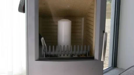 Värme på vintern. I varje bungalow finns en braskamin installerad.