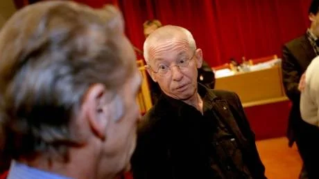 Kjell Skalberg (c) visste inte det Göran Örtbrant (m) visste, att Gotland ligger i toppskiktet i Sverige vad gäller VA-taxan. Ska inte utvecklingen på Gotland bromsas måste taxan höjas och VA-nätet byggas ut.
