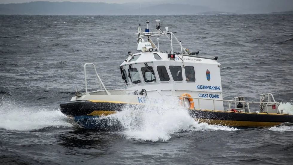 På måndagseftermiddagen bistod Kustbevakningen polisen med transport till olycksplatsen. De åkte ut med en båt från Herrvik, för att bärga kroppen som sedan fördes till Slite. Enligt Kustbevakningen var det då inte tal om någon sjöräddning utan ett polisiärt ärende.