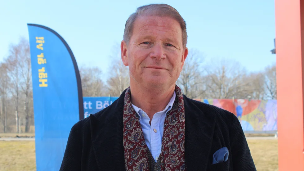Harald Hjalmarsson (M) anser att majoriteten är för "defensiva" och "uppgivna" när det gäller kommunens befolkningsprognos. Han vill att Västervik når 40 000 invånare år 2030.