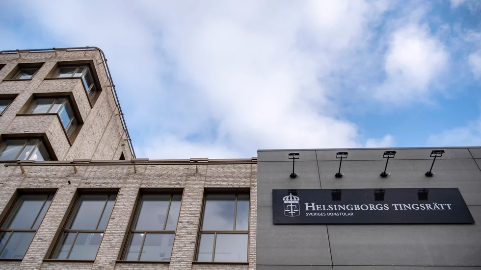 En 29-årig man döms av Helsingborgs tingsrätt till fyra års fängelse för 16 fall av grovt bedrägeri och ett försök till grovt bedrägeri. Arkivbild.