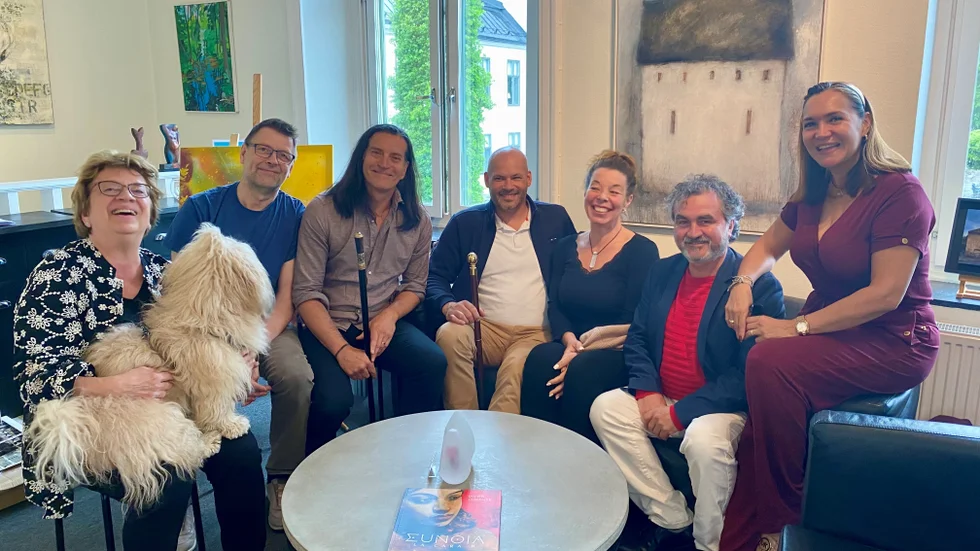 Hannele Heiskanen, Lars Karlsson, Alexis Oyla, Morgan Yngve, Rosamy Cotino, Javier Lorente och Claudia Izasa berättar om Artishow, ett utbyte mellan konstnärer i Spanien och Sverige. 
