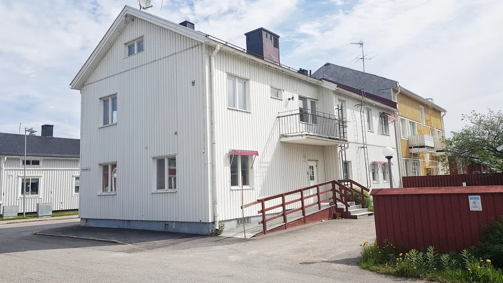 Det före detta missbruksboendet Nygården på Norrmalm säljs nu för 3,3 miljoner kronor till tre domarprofiler. Fastigheten ska så småningom inrymma flera lägenheter.