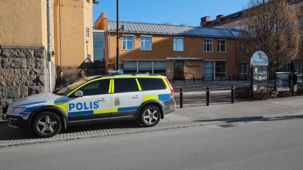Två 18-åringar har dömts för grov våldtäkt mot barn. 