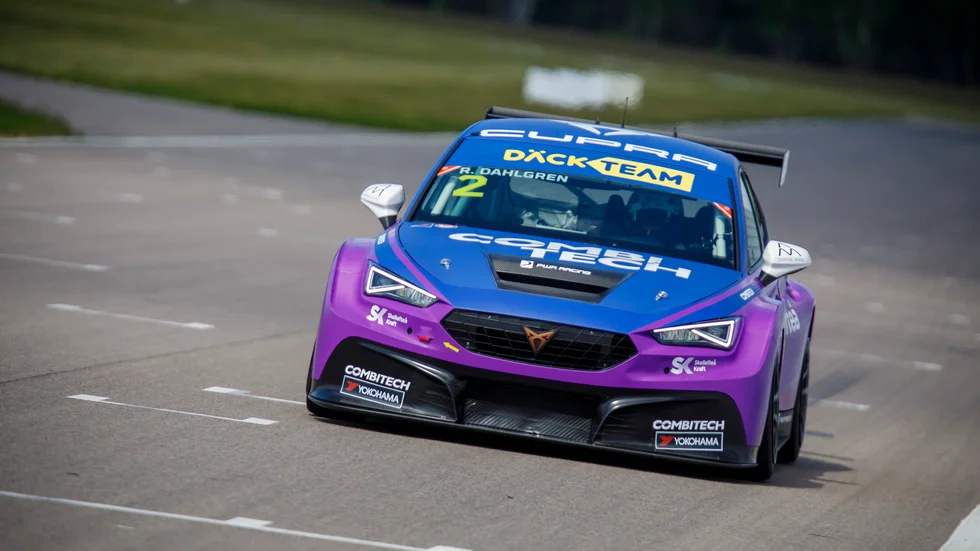 Från och med nästa säsong får Robert Dahlgren och STCC-förarna tävla i elbilar. Arkivbild.