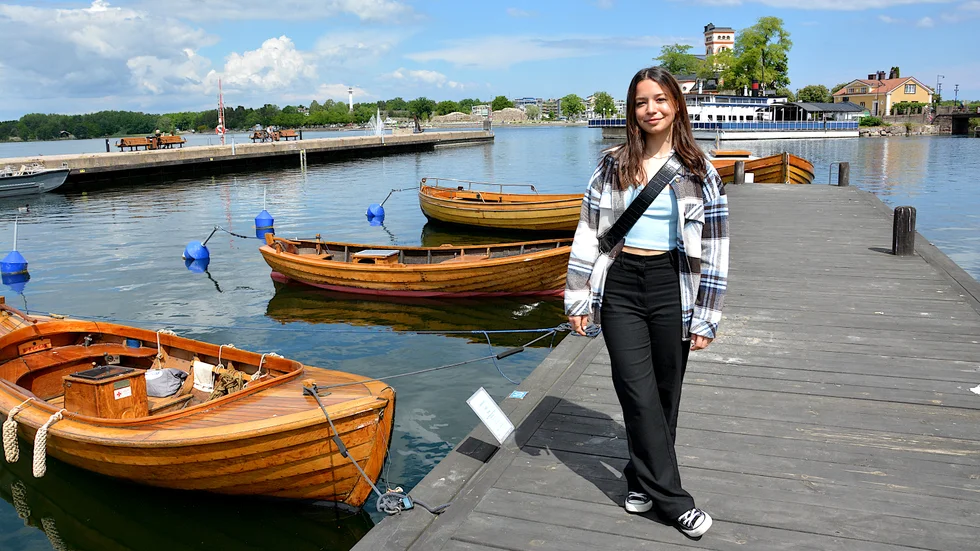 Nour Khalil tar studenten på fredag och drömmer om att läsa till läkare. Men i sommar ska hon jobba i butik, och försöka ta körkort.