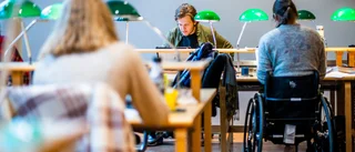 Kurslitteraturen på svenska är hotad