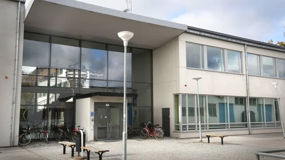 Examen. En rapport från SKL visar att Wisbygymnasiet har större andel elever som tar gymnasieexamen inom fyra år, jämfört med rikssnittet.