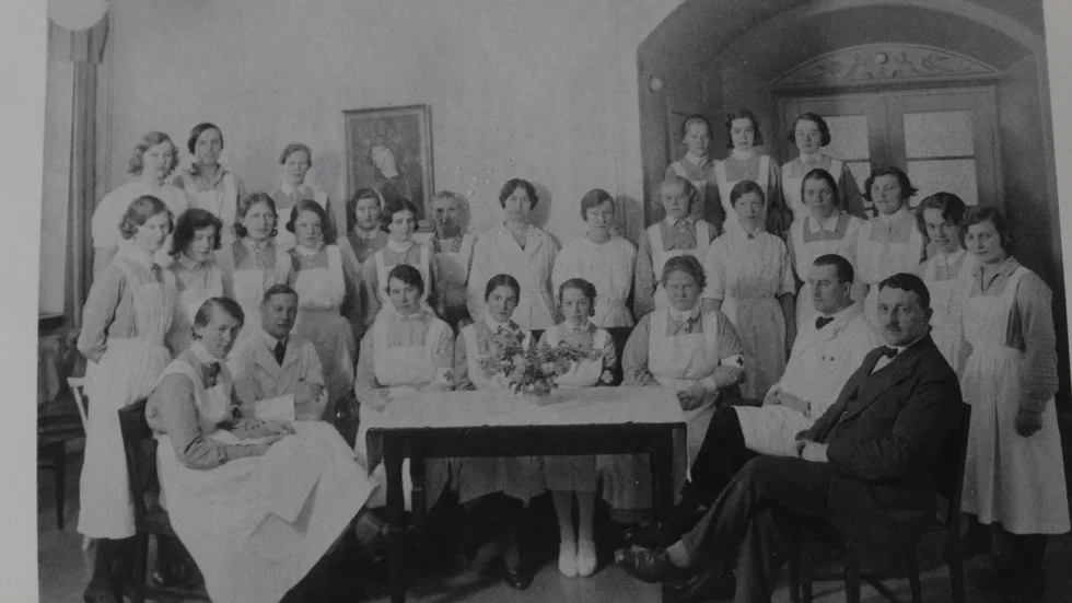 Nästan hela pesonalen på Finspångs lasarett på1930-talet.