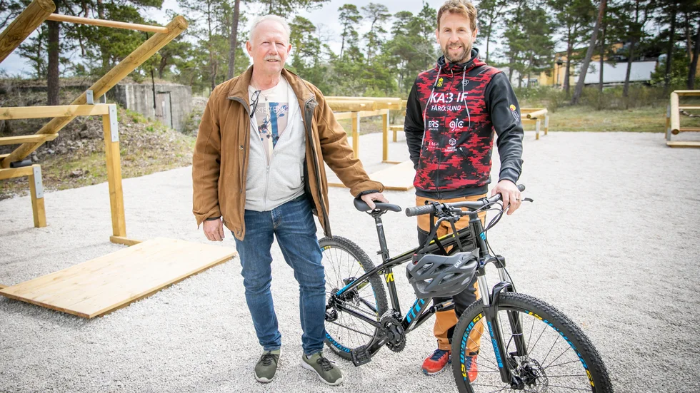 Tommy Mattsson, vice ordförande i Fåösunds Goik, och Marcus Larsson, ordförande i KA3 IF, har suttit med i projektgruppen för den nya aktivitetsparken som invigdes i Fårösund i lördags. "Det blev över all förväntan", säger Marcus Larsson. 