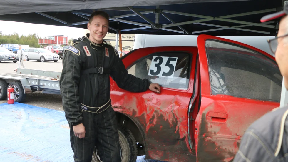 Marcus Nyström vann lördagens folkracetävling under Racing Special på Piteå Motorstadion. 