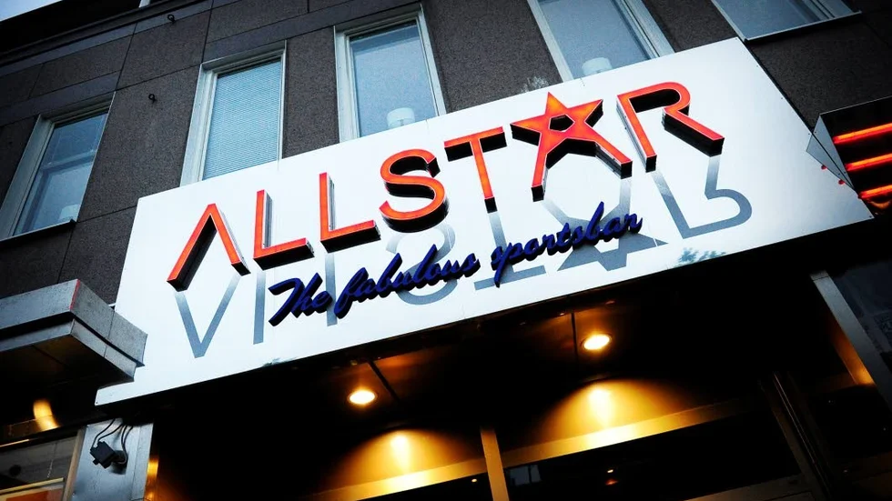 Mannen påträffades på fredagsmorgonen efter att inbrottslarmet på Allstar ljudit.